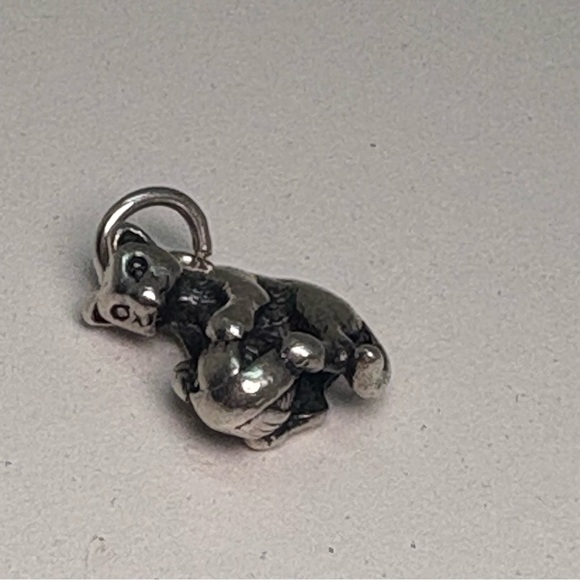 James Avery Retired 3D cat With Ball Of Yarn Charm - Picture 2 of 5